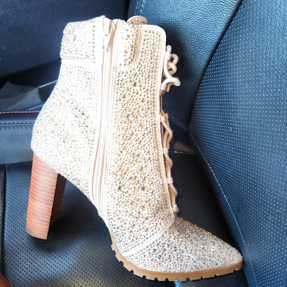 NWOT Ladies Size 9.5 Steve Madden Illisa Ankle Boot - Picture 2 of 7